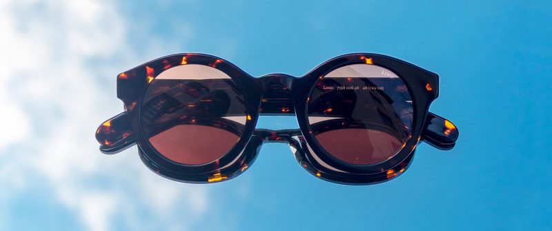 Importância de usar óculos de sol