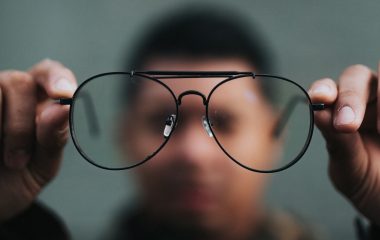 Como saber se preciso usar óculos: 6 sinais de alerta!