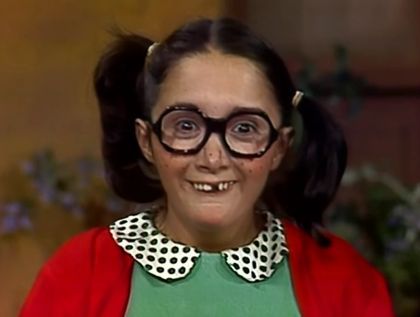Chiqinha, personagem de óculos do Chaves