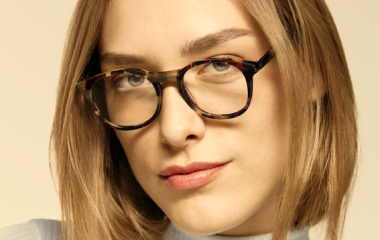 10 tipos de armação de óculos feminina para arrasar no look